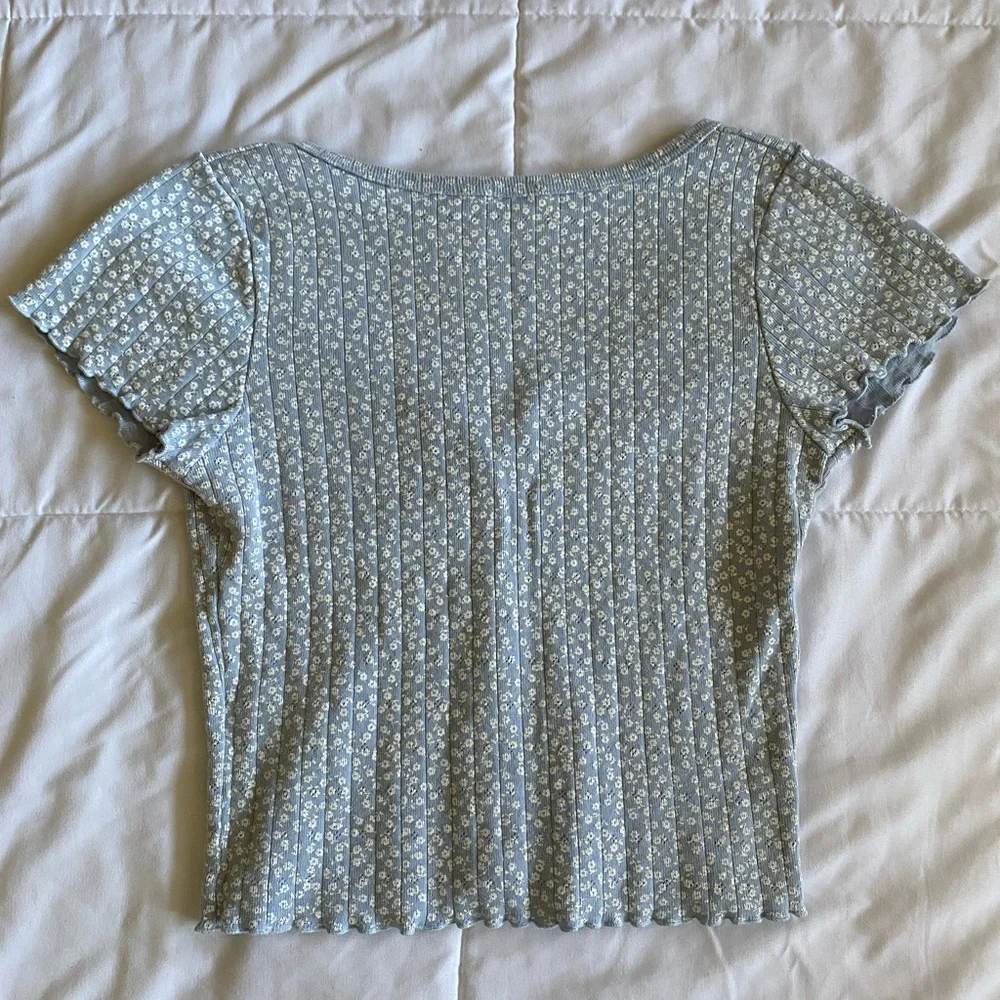 Brandy Melville Blue Floral Crop Top - Picture 4 of 4